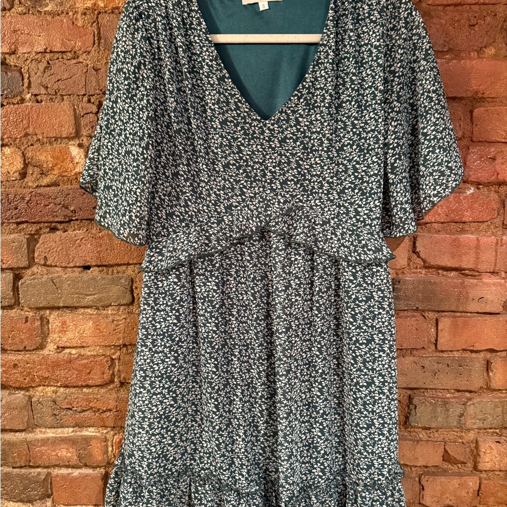 Many dress Floral V-Neck Dress size s